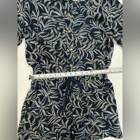 Evereve Navy Leaf-Print Short Sleeve Romper - Picture 4 of 14